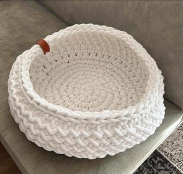 Bobbiny handmade mand kat/kleine hond wit rond 35 cm bodem beschikbaar voor biedingen