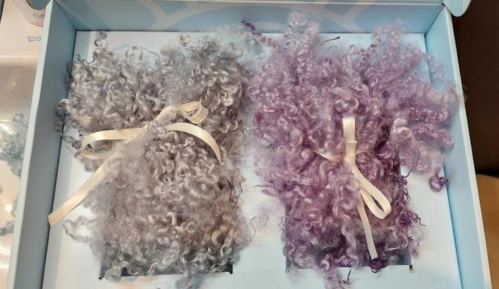 Geverfd Wensleydale, Hobby en Vrije tijd, Vilt, Zo goed als nieuw, Figuurtje(s), Ophalen of Verzenden