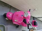 roze vespa kinder scooter, Ophalen, Zo goed als nieuw