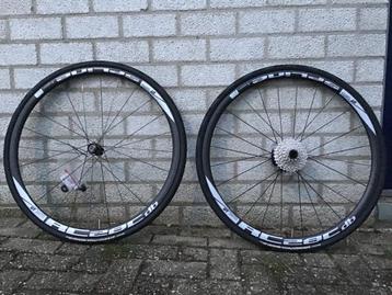 Volledig NIEUWE DT Swiss carbon clincher wielset type RC28C beschikbaar voor biedingen