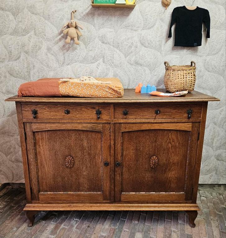 Mooie eikenhouten queen ann style conmode/dressoir, Kinderen en Baby's, Kinderkamer | Commodes en Kasten, Zo goed als nieuw, 105 cm of meer