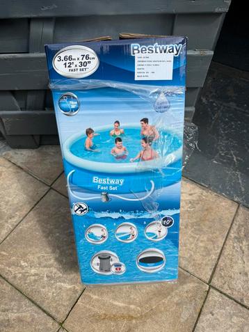 Bestway zwmbad vompleet 1 keer gebruikt beschikbaar voor biedingen