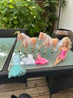 2 Mattel paarden + 4 Barbie jurkjes (2004), Ophalen of Verzenden, Gebruikt, Barbie