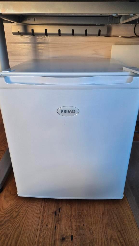 Primo mini koelkast, Witgoed en Apparatuur, Koelkasten en IJskasten, Gebruikt, Zonder vriesvak, Minder dan 75 liter, Minder dan 85 cm