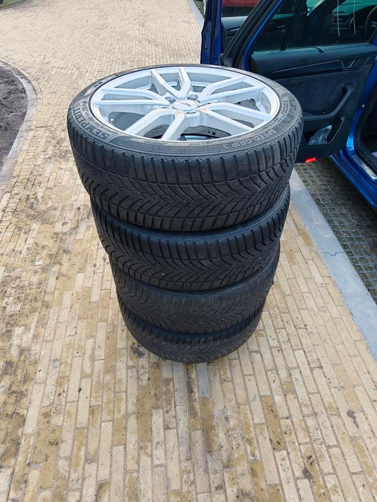 19 inch Winterset | Platin Velgen | 235/40 R19 | Skoda / VAG, Auto-onderdelen, Banden en Velgen, Gebruikt, Banden en Velgen, Winterbanden