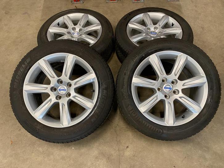 17 inch originele velgen + vierseizoenenbanden Volvo V90, Auto-onderdelen, Banden en Velgen, Velg(en), All Season, 17 inch, 225 mm