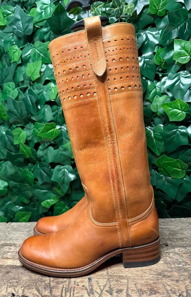 Nieuwe prachtige vintage laarzen van Sendra maat 39, Kleding | Dames, Schoenen, Nieuw, Hoge laarzen, Bruin, Ophalen of Verzenden