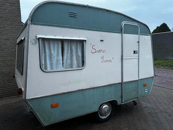 Opknap caravan / slaapplek / speelhuis, Caravans en Kamperen, Caravans, Particulier, tot en met 2, 500 - 750 kg, Kleine zit, Ophalen