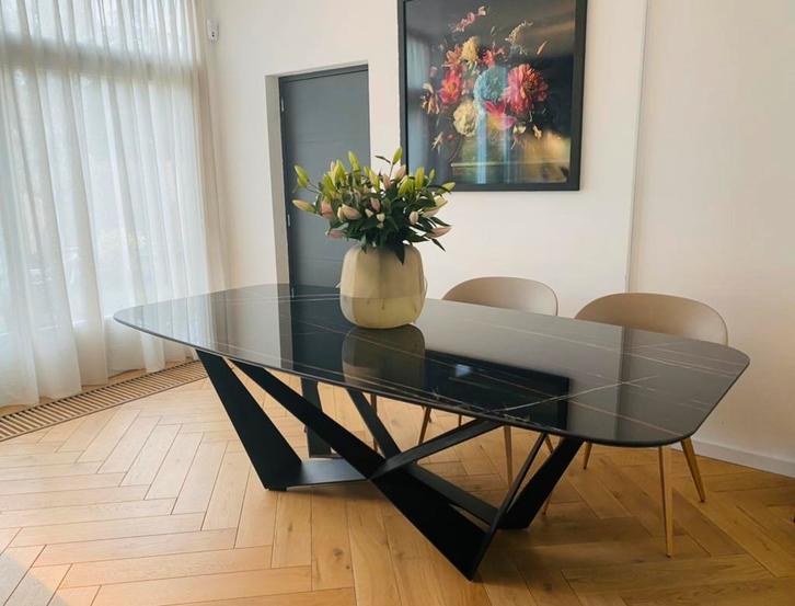 Luxe Eettafelset: Cattelan Italia & Gubi Bat Stoelen, Huis en Inrichting, Tafels | Eettafels, Zo goed als nieuw, 100 tot 150 cm