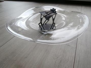 Grote Design Schaal ,,Centerpiece,, met Brons Beeld. beschikbaar voor biedingen