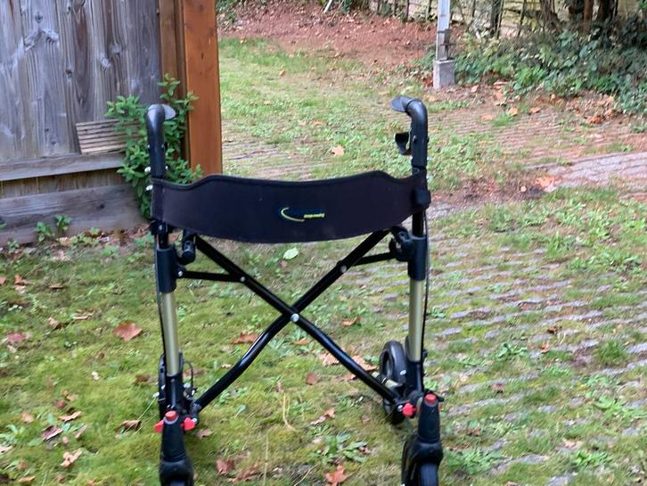 80€. NETTE ROLLATOR MULTIMOTION  KEEP MOVING BREED MODEL, Diversen, Rollators, Zo goed als nieuw, Lichtgewicht, Opvouwbaar, Ophalen
