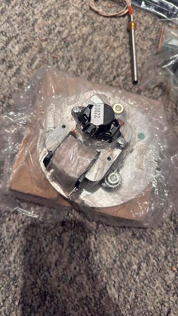 Uitlaatgas motor pelletkachel NIEUW beschikbaar voor biedingen