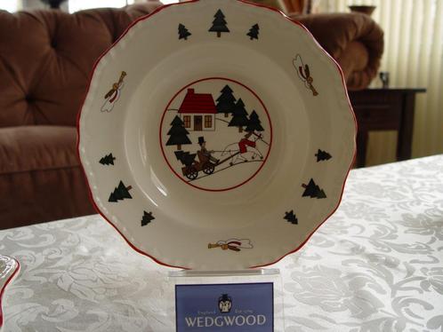 Masons mason christmas village diepe borden kerst 1983, Huis en Inrichting, Keuken | Servies, Zo goed als nieuw, Bord(en), Wedgwood