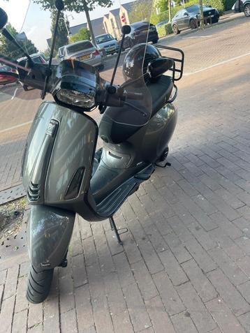 Vespa sprint Porsche  agaat uitvoering blauw kenteken  beschikbaar voor biedingen