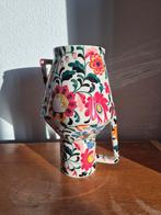 Handbeschilderde vaas met bloemen, Wit, Aardewerk of Porselein, Ophalen of Verzenden, Zo goed als nieuw