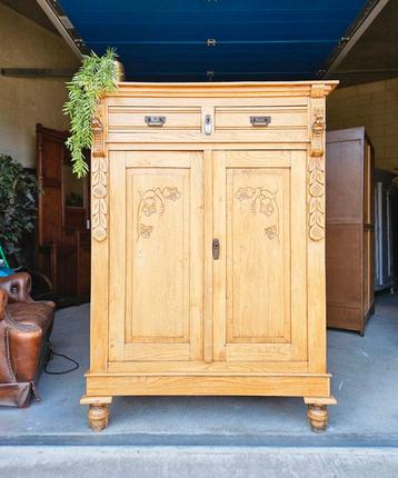Antieke brocante grenen meidenkast vintage linnenkast kast  beschikbaar voor biedingen
