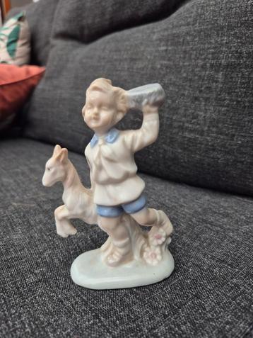 Antiek vintage Lego Japan figuur jongen met steen en paard beschikbaar voor biedingen