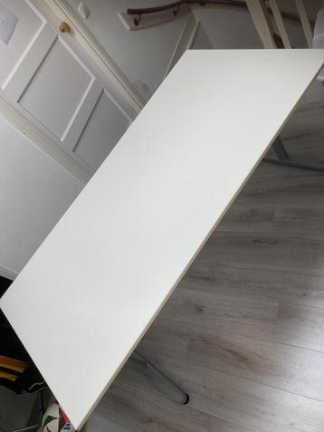 Net en stevig IKEA BEKANT bureau, afmetingen 160 x 80 cm