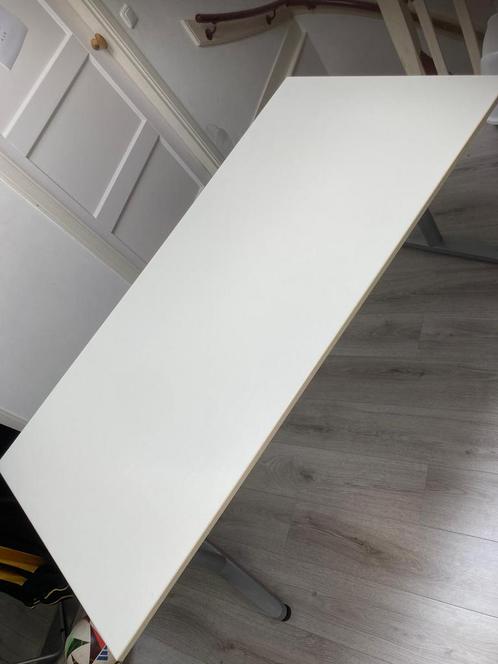 Net en stevig IKEA BEKANT bureau, afmetingen 160 x 80 cm, Huis en Inrichting, Bureaus, Zo goed als nieuw, Bureau, In hoogte verstelbaar
