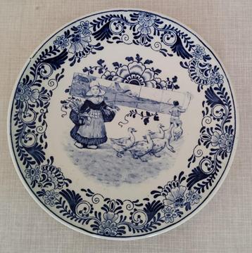 Antiek Delfts blauw wandbord Petrus Regout – Fantaisie serie beschikbaar voor biedingen