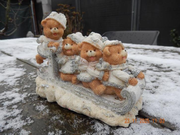 Kerst decoratie beeld Bears on sledge I 15cm, Diversen, Kerst, Zo goed als nieuw, Ophalen of Verzenden