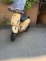 Vespa sprint desert storm custom kleur, Fietsen en Brommers, Scooters | Vespa, Ophalen of Verzenden, Zo goed als nieuw, Overige modellen