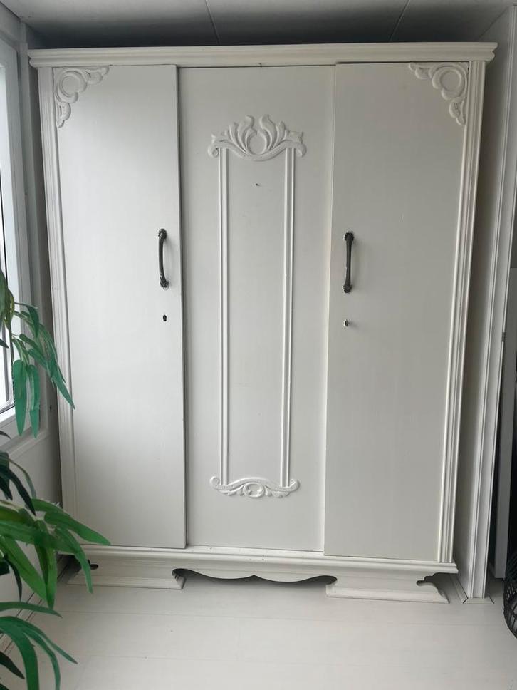 Houten linnenkast kledingkast houtsnijwerk, Huis en Inrichting, Kasten | Lockerkasten, Gebruikt, Ophalen