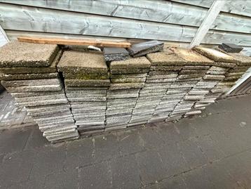 Gratis tegels beschikbaar voor biedingen