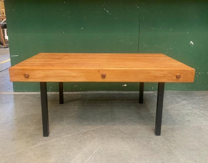 Salontafel / lattenbank vintage hout metalen poten tafel, Huis en Inrichting, Tafels | Statafels, Gebruikt, Ophalen