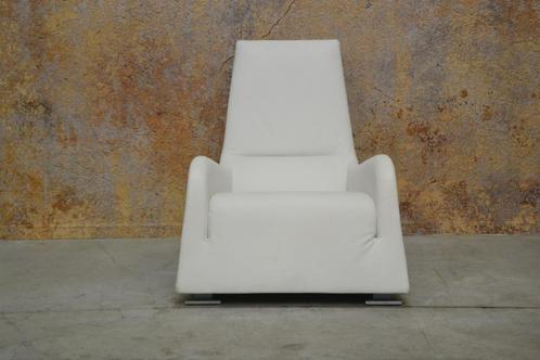 ZGANieuw witte leren Ligne Roset Jil design fauteuil, Huis en Inrichting, Fauteuils, Zo goed als nieuw, Leer, Metaal, 50 tot 75 cm