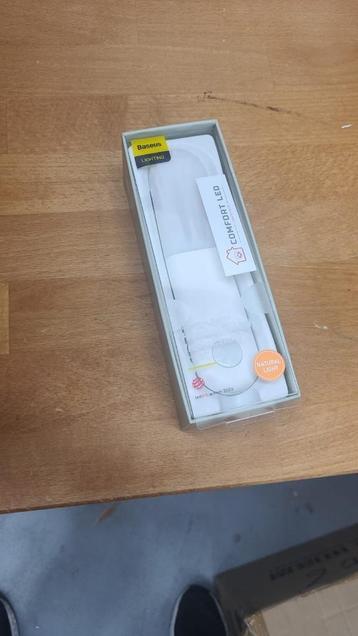 Magnetische lamp voor overal in huis beschikbaar voor biedingen