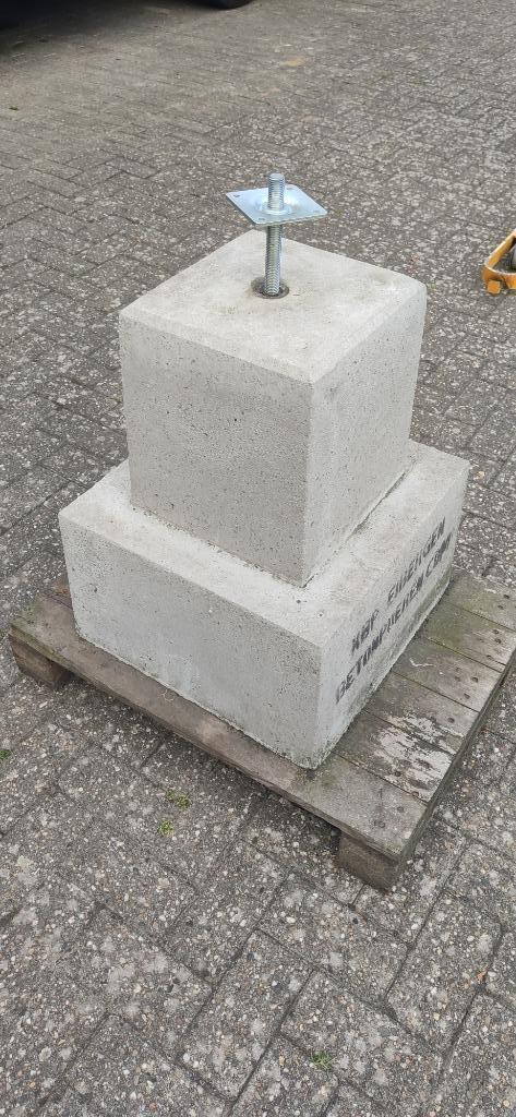Te koop:betonpoeren,stelplaten,paalhouders,draadankers, Tuin en Terras, Tuinhuizen, Nieuw, Overige typen, Overige materialen, 250 tot 500 cm