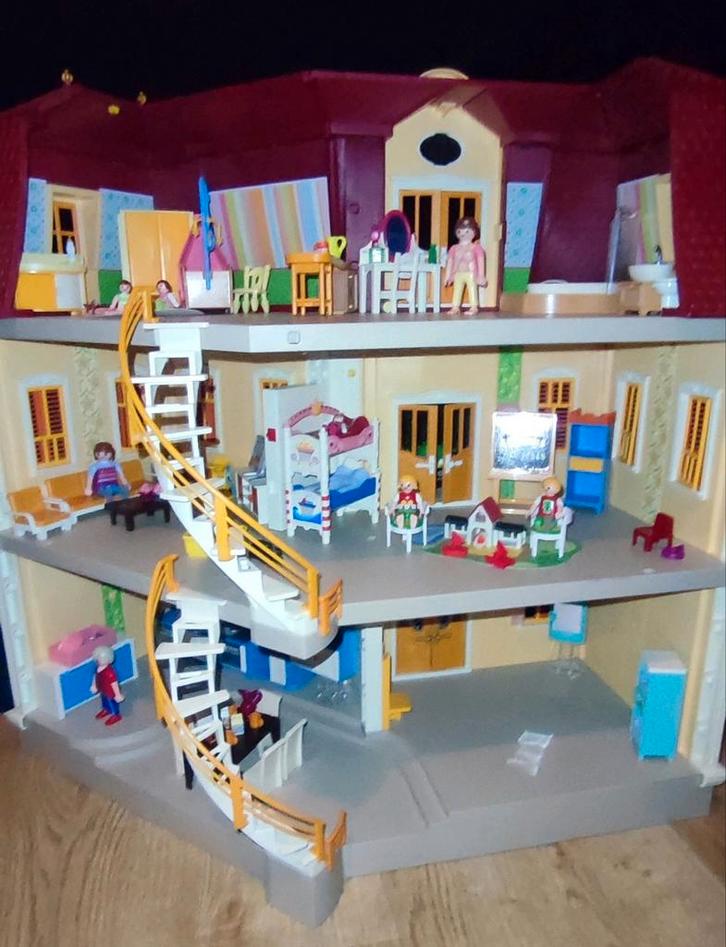 Ontzettend leuk huis met veel spullen!!, Kinderen en Baby's, Speelgoed | Playmobil, Ophalen