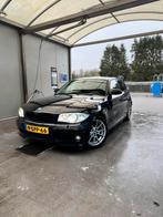 BMW 120i 150PK, PANO, ABC-KLEP, SPORTSTOELEN, Auto's, BMW, 1-Serie, 1998 cc, Zwart, 4 cilinders