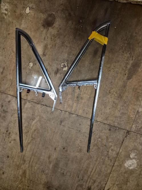 BMW 2002 / 1602 – Klapraampjes / driehoekraampjes voorportie, Auto-onderdelen, Carrosserie en Plaatwerk, Bumper, BMW, Voor, Links