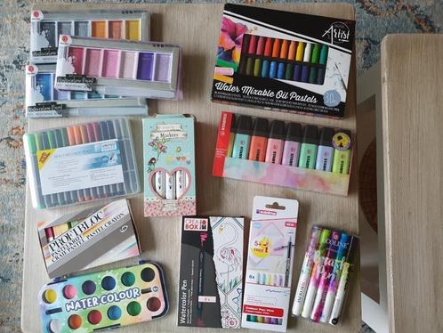 diverse krijtjes, stiften, brush pennen, fineliners, Hobby en Vrije tijd, Tekenen, Nieuw, Ophalen of Verzenden