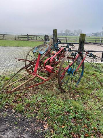 Oud werktuig, schudder  beschikbaar voor biedingen