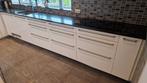 Complete keuken met inbouwapparatuur en natuursteen blad, Gebruikt, Wit, Graniet of Steen, Enkelwandige keuken