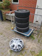 Goodyear winterbanden met velg en wieldoppen te koop, Ophalen, Gebruikt