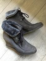 UNISA taupe kleurige met "bont" gevoerd met sleehak 37, Kleding | Dames, Schoenen, Bruin, Lage of Enkellaarzen, Ophalen of Verzenden