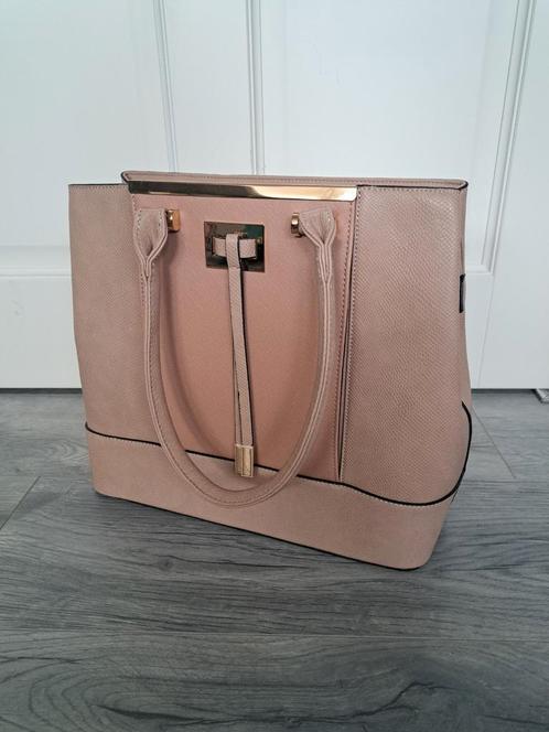 NIEUW! prachtige stevige tas met goudkleurige details., Sieraden, Tassen en Uiterlijk, Tassen | Damestassen, Nieuw, Overige kleuren