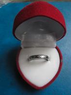 Ring - zilverkleurig - relief/bloem (NIEUW), IJzer of Staal, Nieuw, Ophalen of Verzenden, Kleiner dan 17