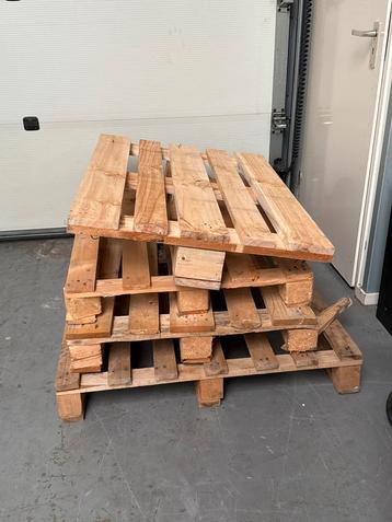 Gratis Pallets (4) - Gebruikt/Kapot (vught) beschikbaar voor biedingen