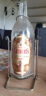 verzameling glazen whisky fles op standaard, Ophalen