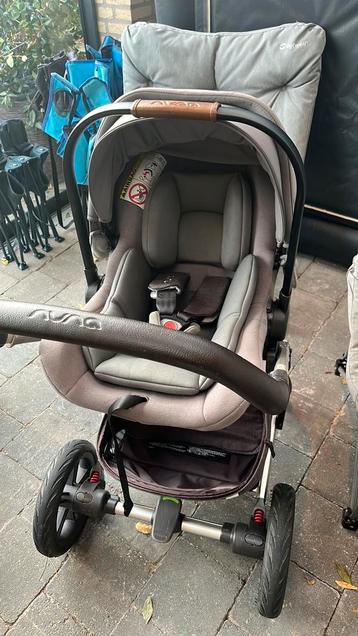 Kinderwagen + reiswieg + buggy + 2 isofix autobasen beschikbaar voor biedingen