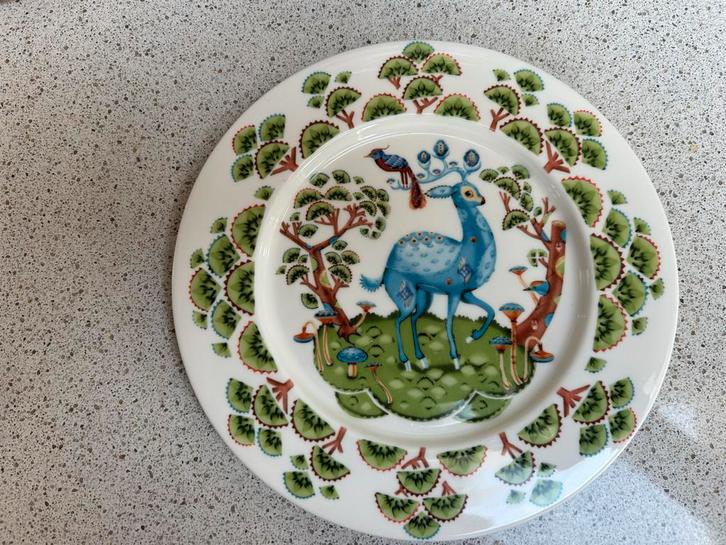 Iittala Satumetsä Bord 22 cm, Huis en Inrichting, Keuken | Servies, Zo goed als nieuw, Bord(en), Overige stijlen, Keramiek, Ophalen of Verzenden