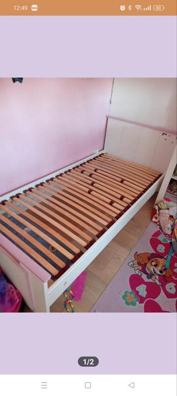 Meidenbed beschikbaar voor biedingen