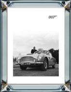James Bond in de auto GL-220, Huis en Inrichting, Woonaccessoires | Schilderijen, Tekeningen en Foto's, Minder dan 50 cm, Nieuw