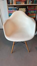Stoel wit, replica Vitra Eames, Huis en Inrichting, Stoelen, Ophalen, Kunststof, Wit, Zo goed als nieuw
