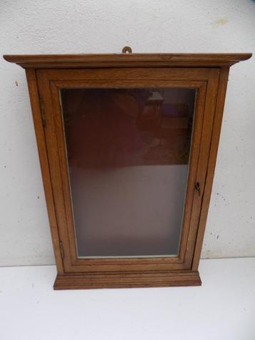 Vitrinekast art deco vintage retro prijzenkast antiek beschikbaar voor biedingen